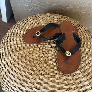 Black leather Tory Burch slides